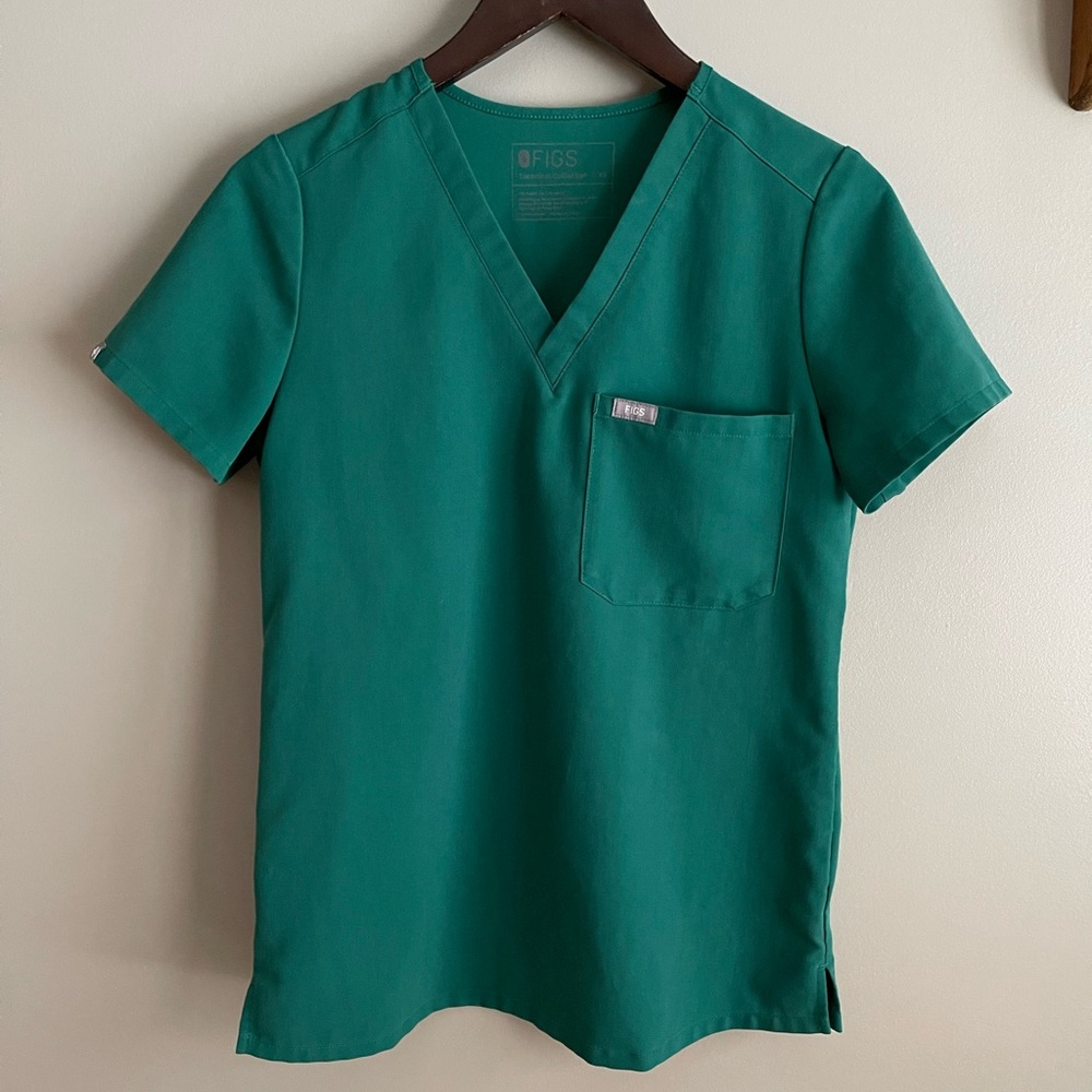 FIGS Hunter Green Catarina One Pocket Scrub Top